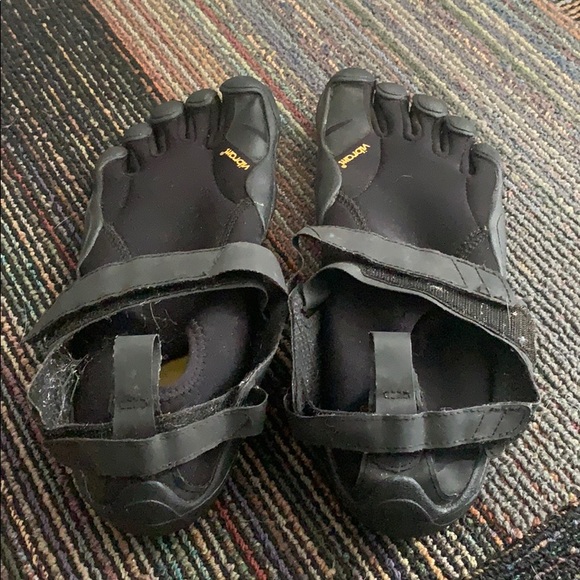Vibram Shoes - Size 39 Vibram water shoes